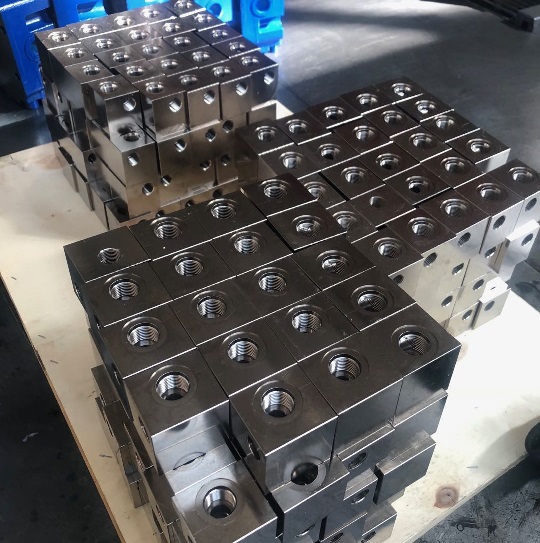 hydraulic manifold